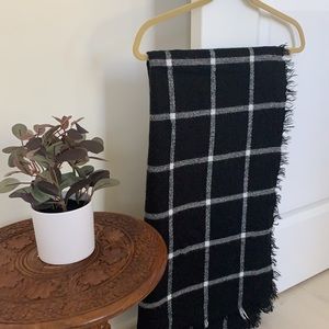 Target 🎯 Black & White Plaid Blanket Scarf Wrap